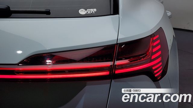 Audi Q8 e-tron 2024 — photo 9