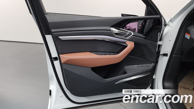 Audi Q8 e-tron 2024 — photo 14