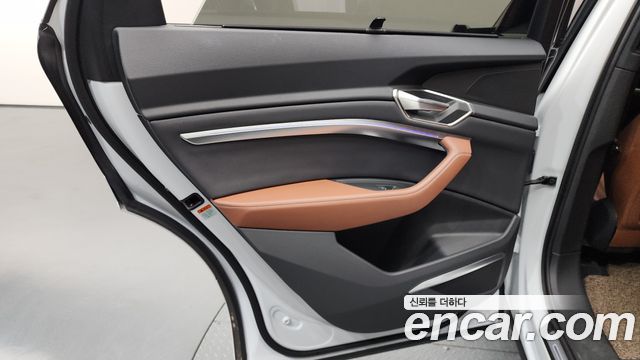 Audi Q8 e-tron 2024 — photo 15