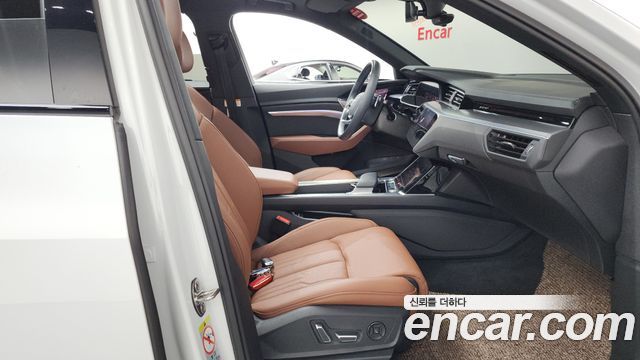 Audi Q8 e-tron 2024 — photo 16