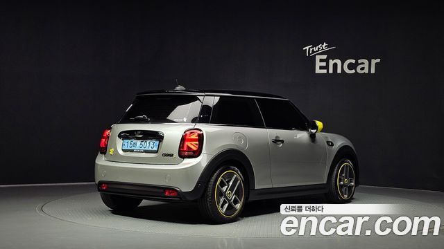 Mini Cooper 2024 — photo 2
