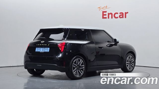 Mini Cooper 2024 — photo 2