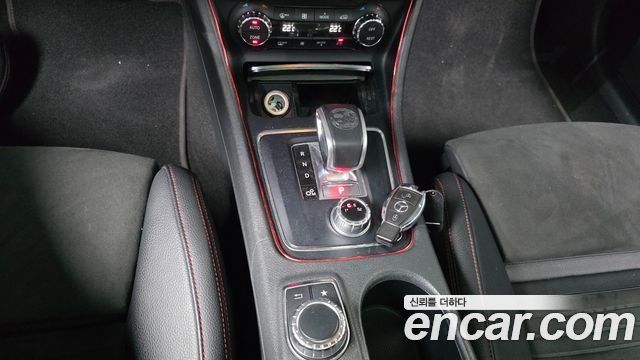 Mercedes-Benz A-Class 2018 — photo 12