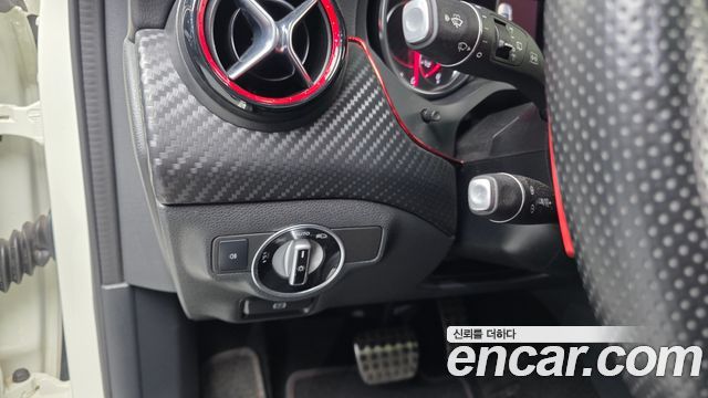 Mercedes-Benz A-Class 2018 — photo 24