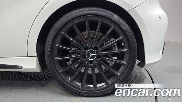 Mercedes-Benz A-Class 2018 — photo 7