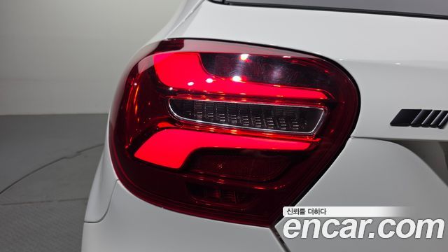 Mercedes-Benz A-Class 2018 — photo 9