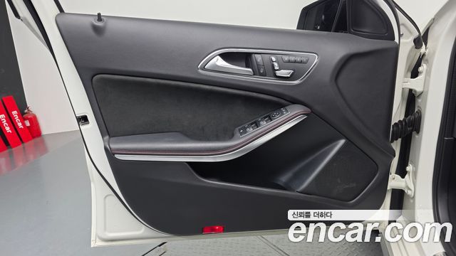 Mercedes-Benz A-Class 2018 — photo 14