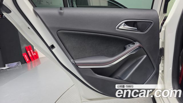 Mercedes-Benz A-Class 2018 — photo 15