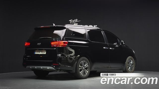 Kia Canival 2019 — photo 2