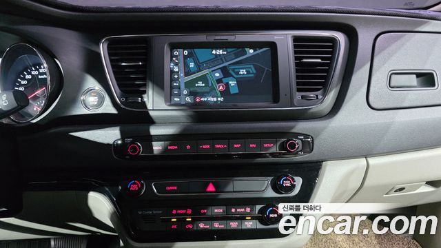 Kia Canival 2019 — photo 21