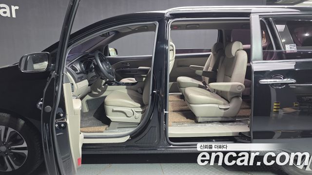 Kia Canival 2019 — photo 24