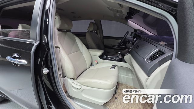 Kia Canival 2019 — photo 27