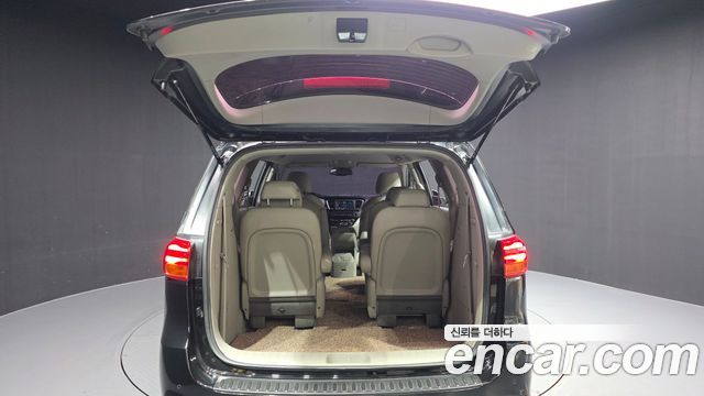 Kia Canival 2019 — photo 28