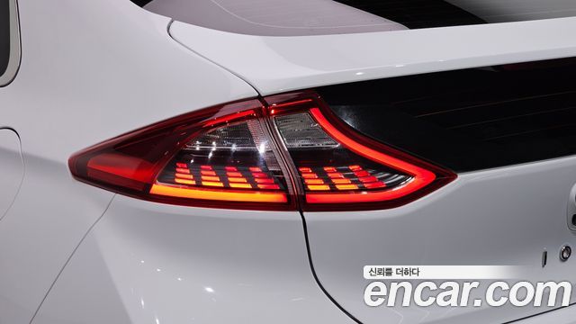 Hyundai Ioniq 2018 — photo 9