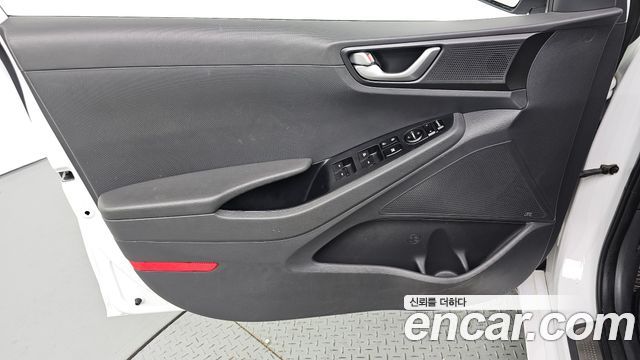 Hyundai Ioniq 2018 — photo 14
