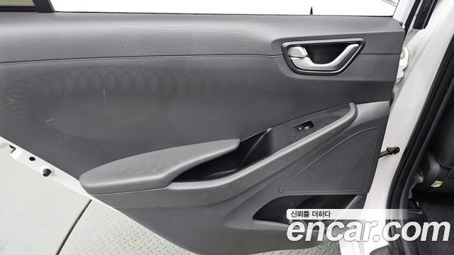 Hyundai Ioniq 2018 — photo 15