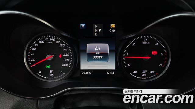 Mercedes-Benz C-Class 2018 — photo 11