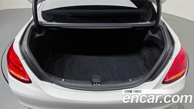 Mercedes-Benz C-Class 2018 — photo 26