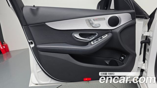 Mercedes-Benz C-Class 2018 — photo 14