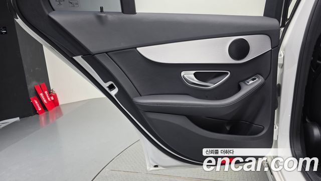 Mercedes-Benz C-Class 2018 — photo 15