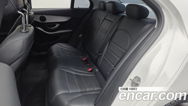 Mercedes-Benz C-Class 2018 — photo 16