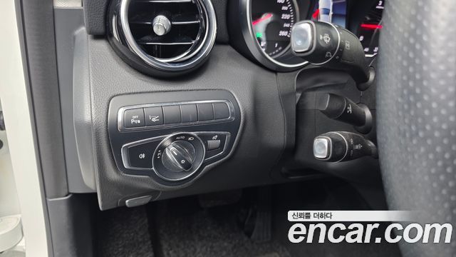 Mercedes-Benz C-Class 2018 — photo 28