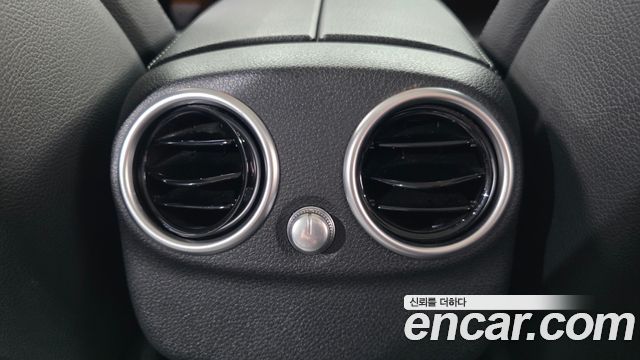Mercedes-Benz C-Class 2018 — photo 30