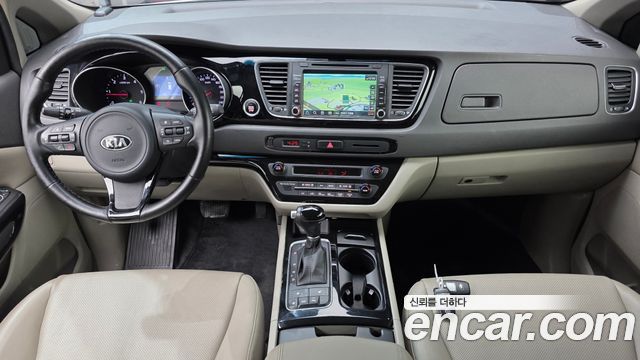 Kia Canival 2015 — photo 10