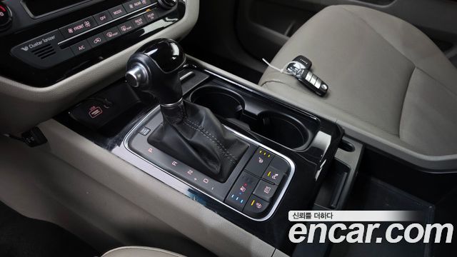 Kia Canival 2015 — photo 12