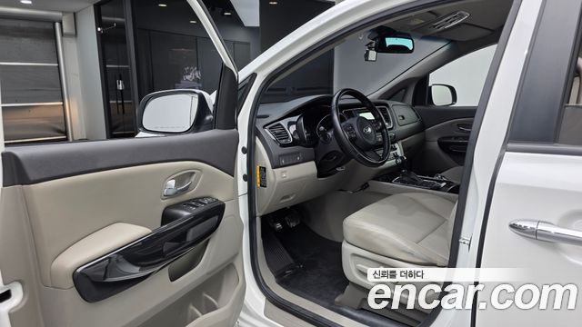 Kia Canival 2015 — photo 13