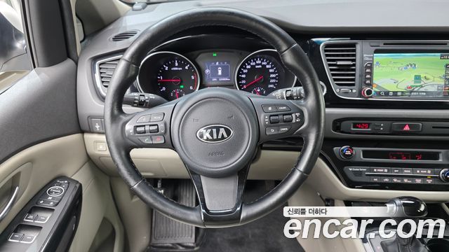Kia Canival 2015 — photo 19