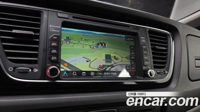Kia Canival 2015 — photo 20