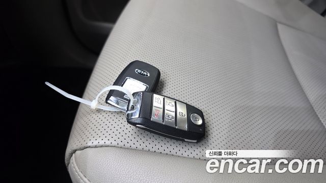 Kia Canival 2015 — photo 23