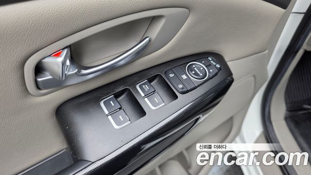 Kia Canival 2015 — photo 24