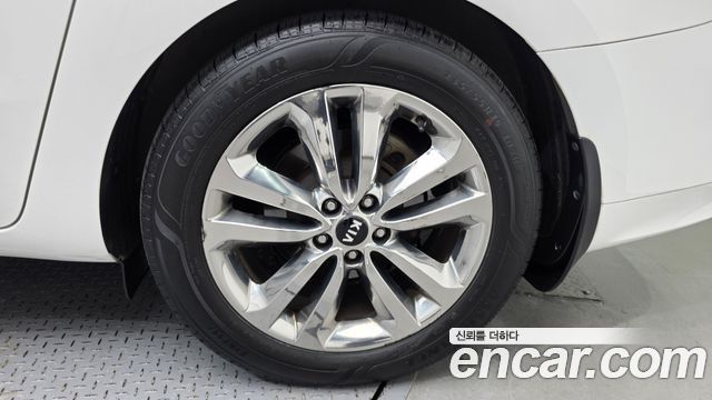 Kia Canival 2015 — photo 7