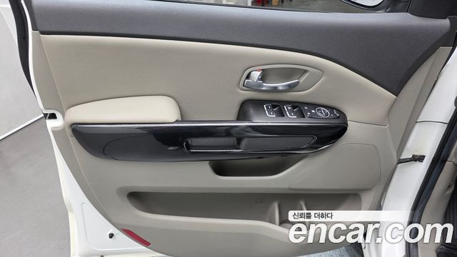 Kia Canival 2015 — photo 14
