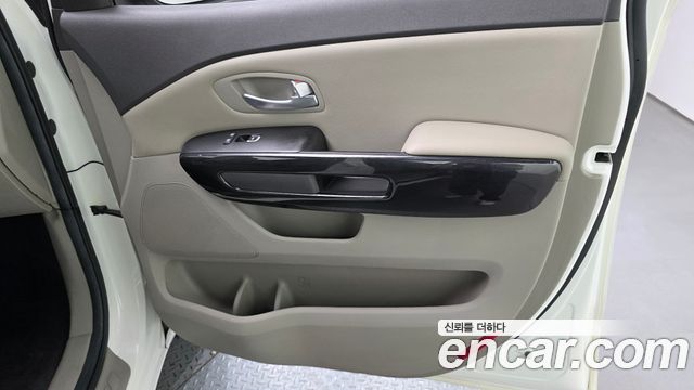 Kia Canival 2015 — photo 15