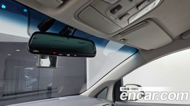 Kia Canival 2015 — photo 30