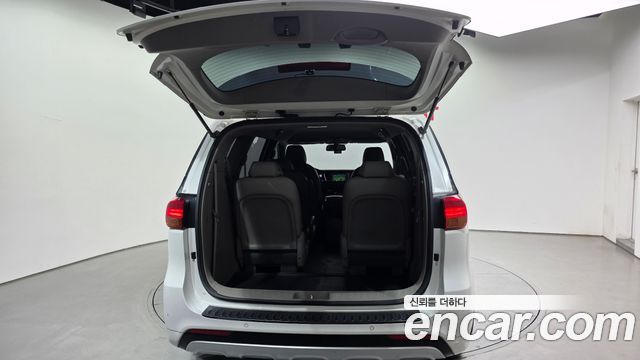 Kia Canival 2015 — photo 32