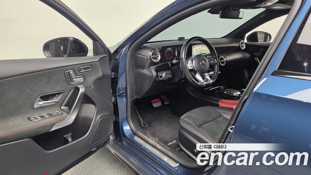 Mercedes-Benz A-Class 2023 — photo 13