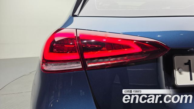 Mercedes-Benz A-Class 2023 — photo 9