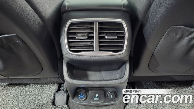 Hyundai Santafe 2019 — photo 31