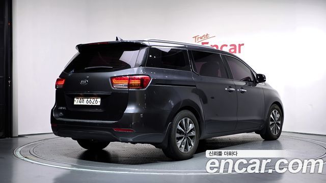 Kia Canival 2015 — photo 2