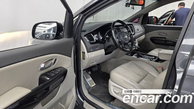 Kia Canival 2015 — photo 10