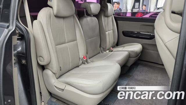 Kia Canival 2015 — photo 12