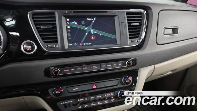 Kia Canival 2015 — photo 14