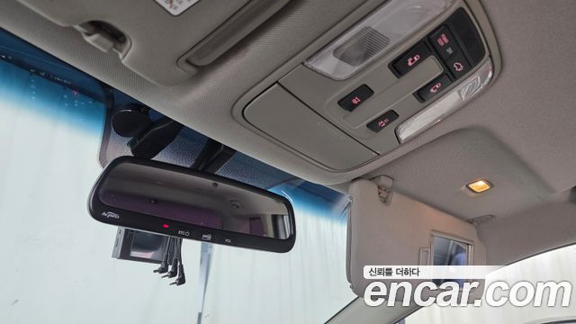Kia Canival 2015 — photo 17