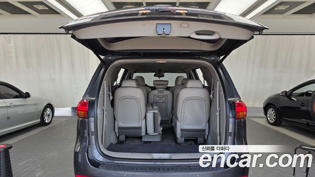 Kia Canival 2015 — photo 20
