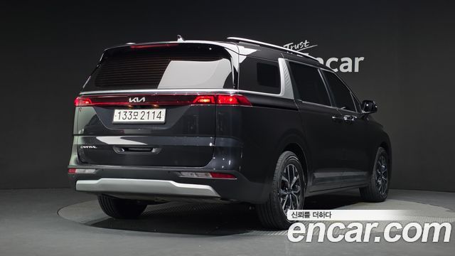 Kia Canival 2023 — photo 2
