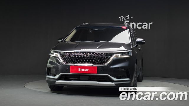 Kia Canival 2023 — photo 3